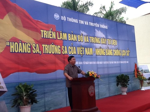 งานนิทรรศการแผนที่และเอกสารในหัวข้อ “Hoàng Sa Trường Sa ของเวียดนาม- หลักฐานทางประวัติศาสตร์" - ảnh 1